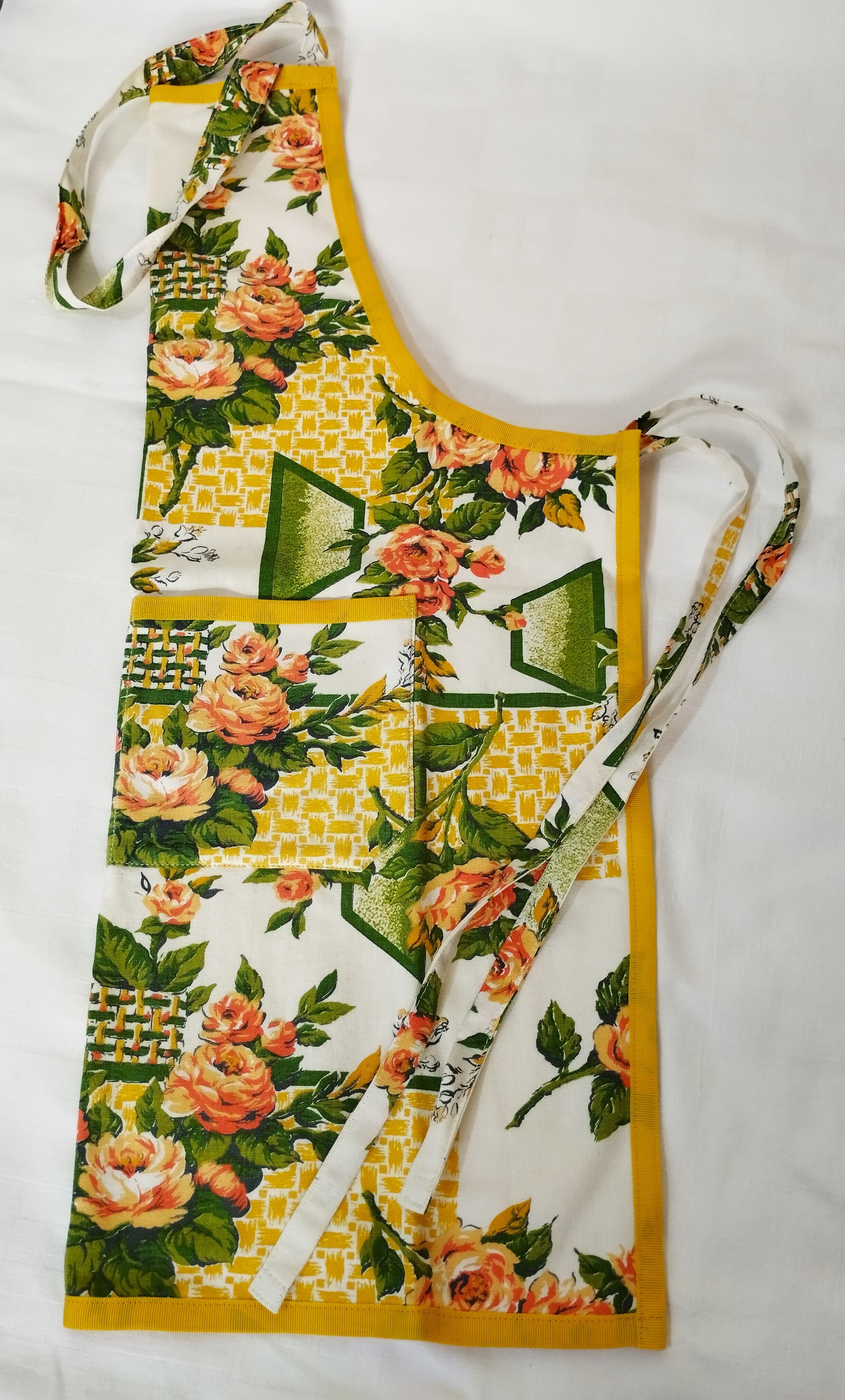 Bound Edged Apron - Image 1