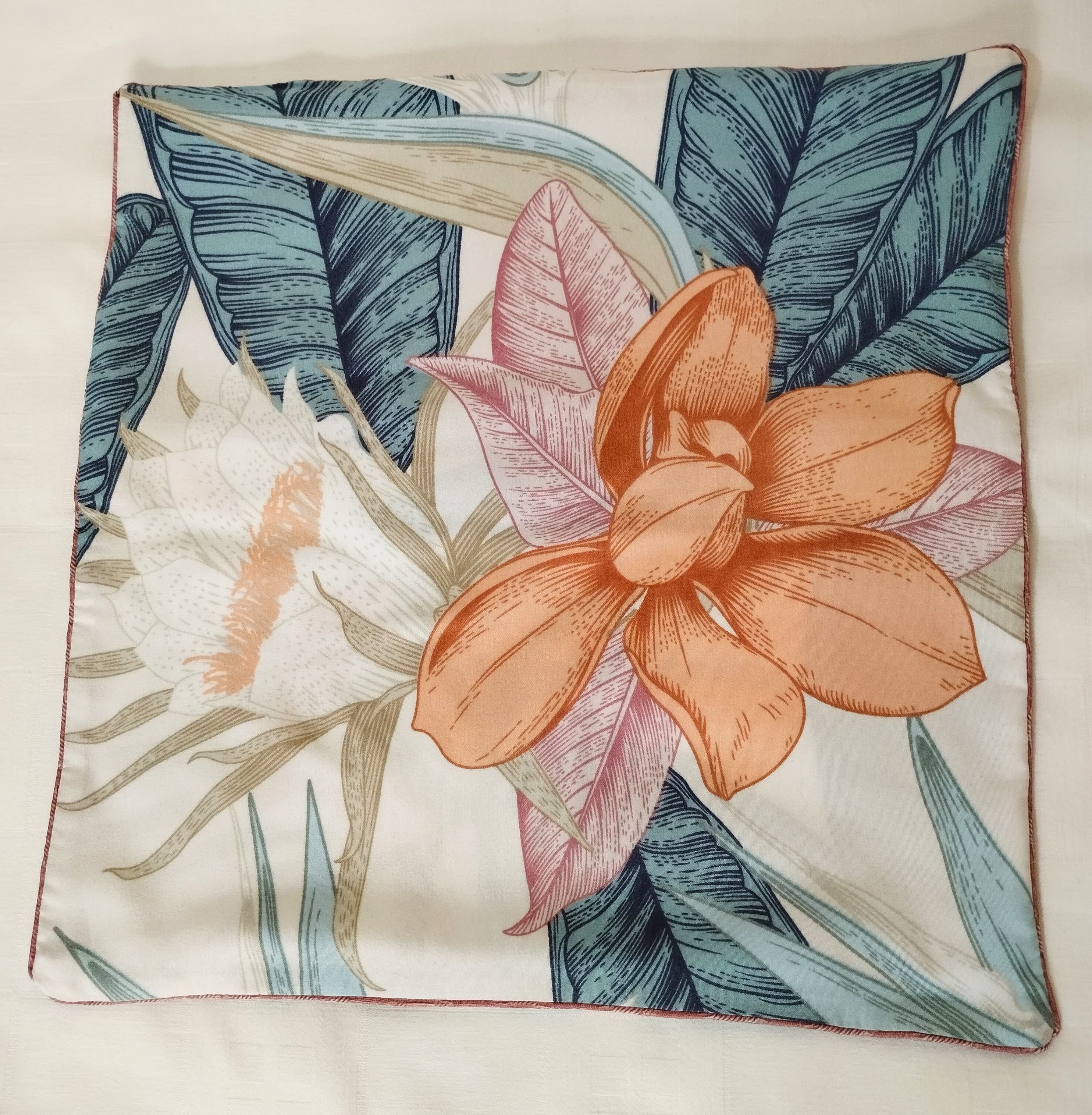 Zippered & Piped Cushions - Image 2