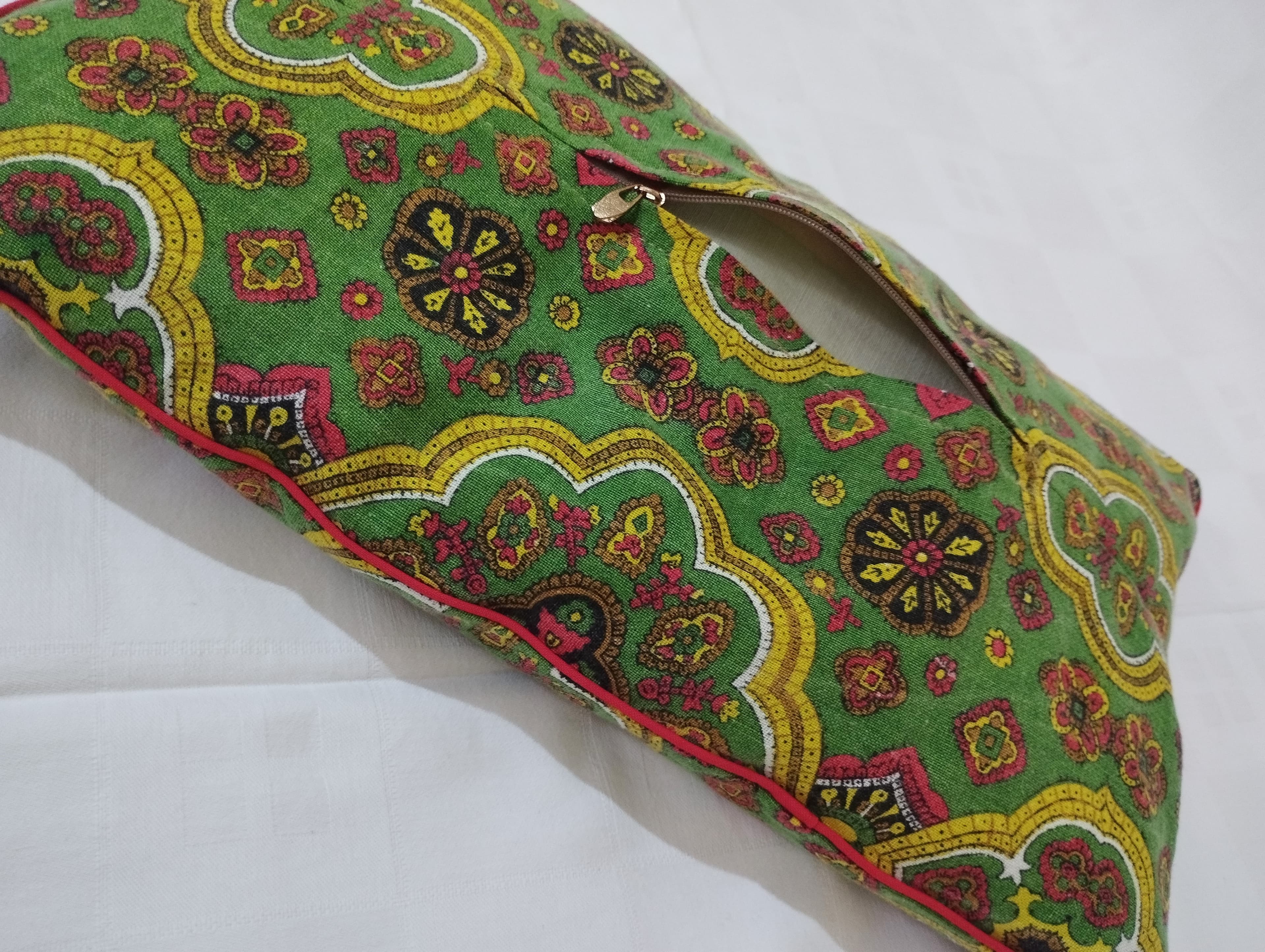 Zippered & Piped Cushions - Image 6